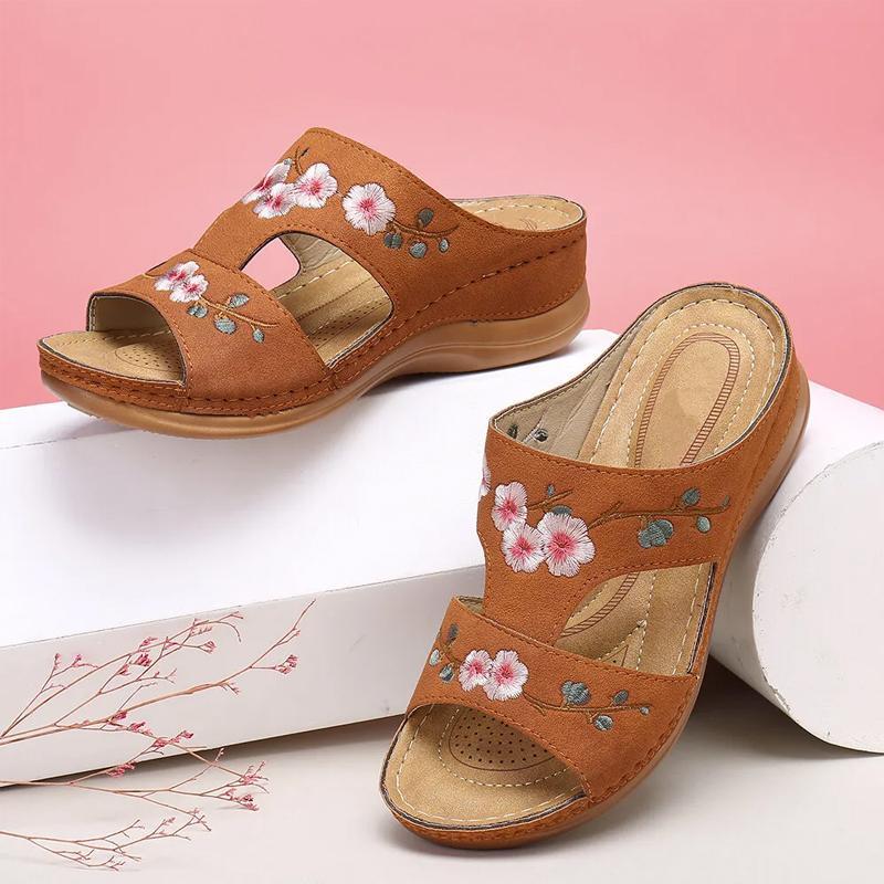 Sandales à fleurs creuses décontractées faites à la main pour femmes